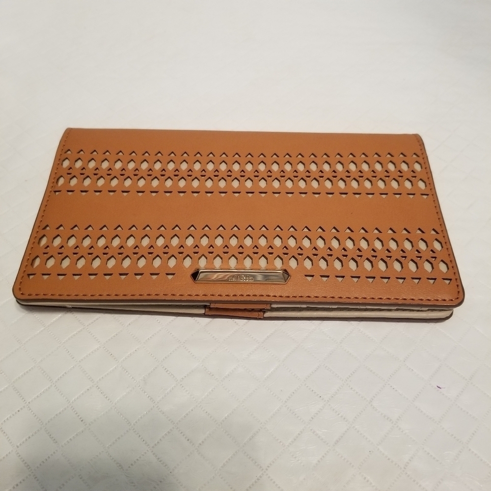 Stella & Dot vegan leather wallet 7.5 X 4 She Loves Adventure